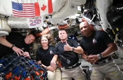 Astronautas de la misión Artemis II en el interior de la cápsula Orión