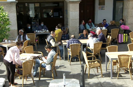 Clientes en una terraza en Mérida