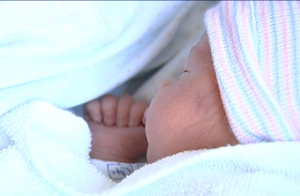 Enzo, primer niño nacido en la provincia de Cáceres en 2019.