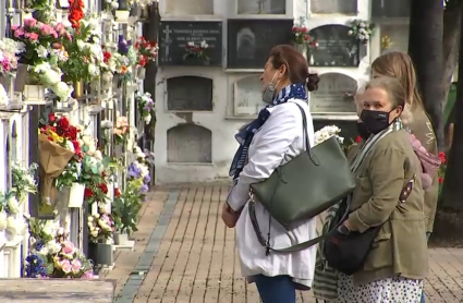 Cementerio de Badajoz el día de Todos los Santos