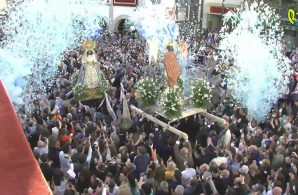 Momento del encuentro entre la Virgen de la Aurora y el Cristo Resucitado