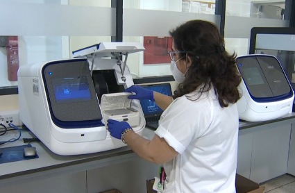 Secuenciación genética en un laboratorio del SES