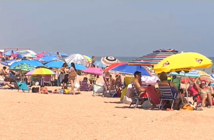 Bañistas en una de las playas de Andalucía