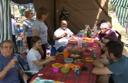 Un grupo de vecinos de Guareña celebran su 'jira'