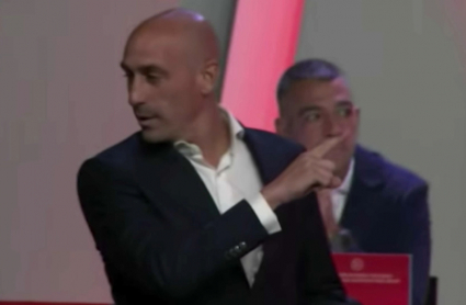 Rubiales, suspendido por la FIFA