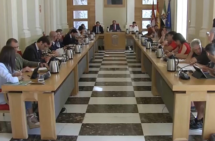 Pleno en el ayuntamiento de Cáceres