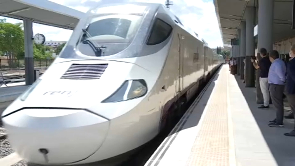 Renfe anuncia un nuevo tren Alvia Badajoz-Madrid en noviembre | Canal ...
