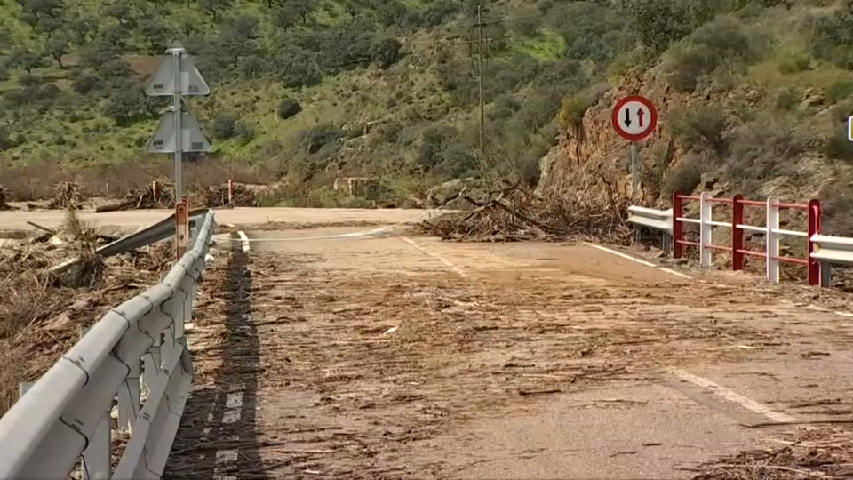 Precaución: Una veintena de carreteras extremeñas afectadas por el temporal