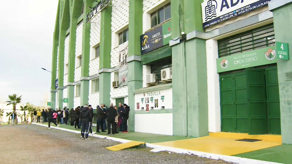 El Cacereño también venda las entradas de copa en su tienda del centro de la ciudad