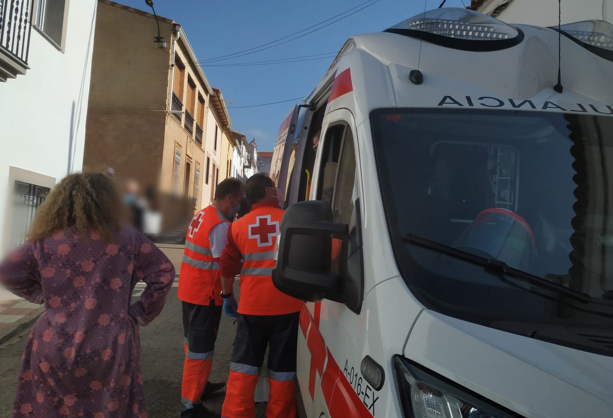 Cruz Roja Extremadura atendiendo a pacientes afectados por un incendio