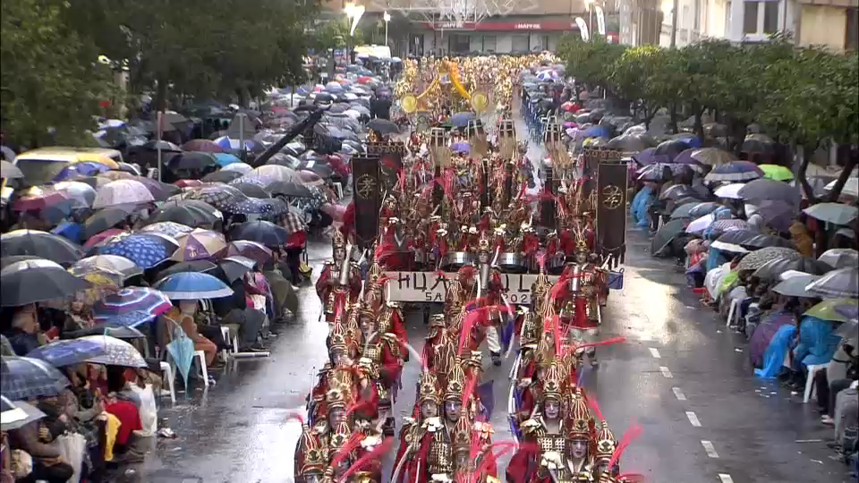 El Carnaval de Badajoz vence a la lluvia