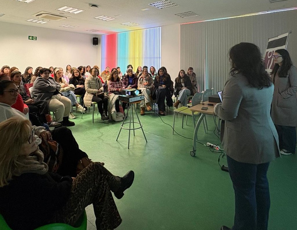 Mujeres de varias generaciones participan en Badajoz en un encuentro sobre salud sexual femenina