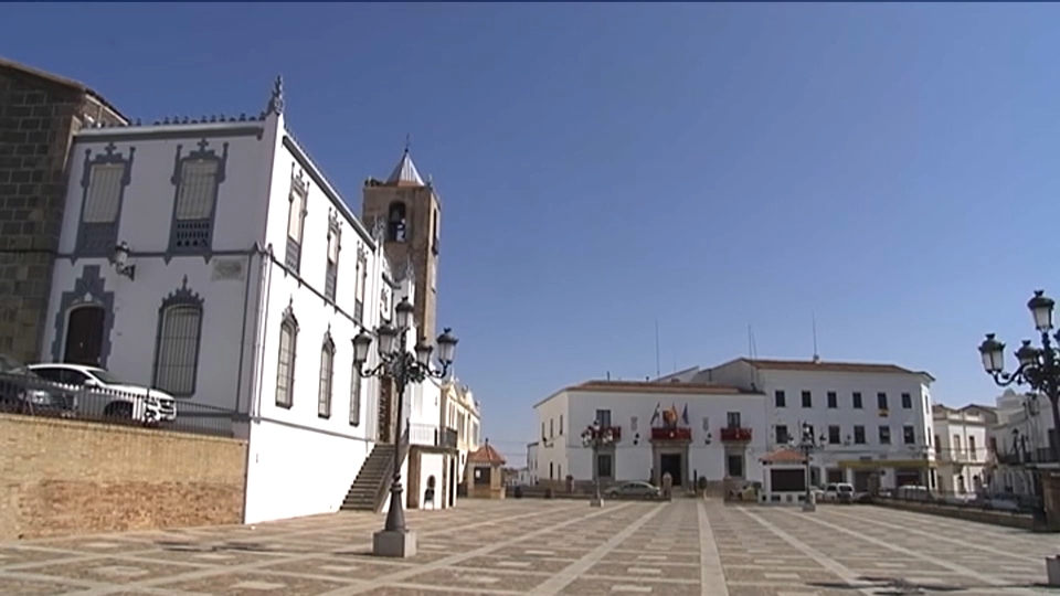 Fregenal de la Sierra, escenario de 'Jarrapellejos', protagoniza un cupón de la ONCE de la serie 'Pueblos de película'