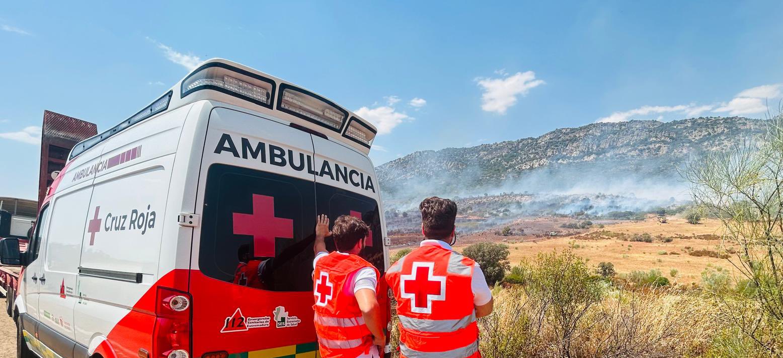 Apoyo de Cruz Roja en el incendio de Cabeza del Buey