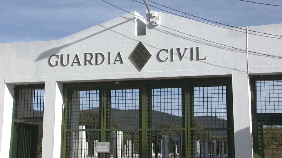 La Guardia Civil detiene a dos jóvenes en Logrosán acusados de tráfico de drogas