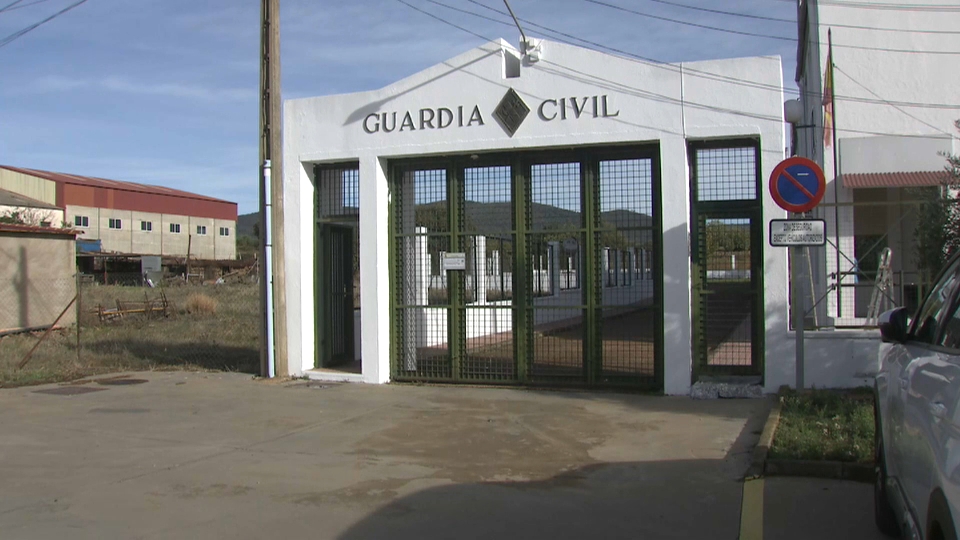 La Guardia Civil detiene a dos jóvenes en Logrosán acusados de tráfico de drogas