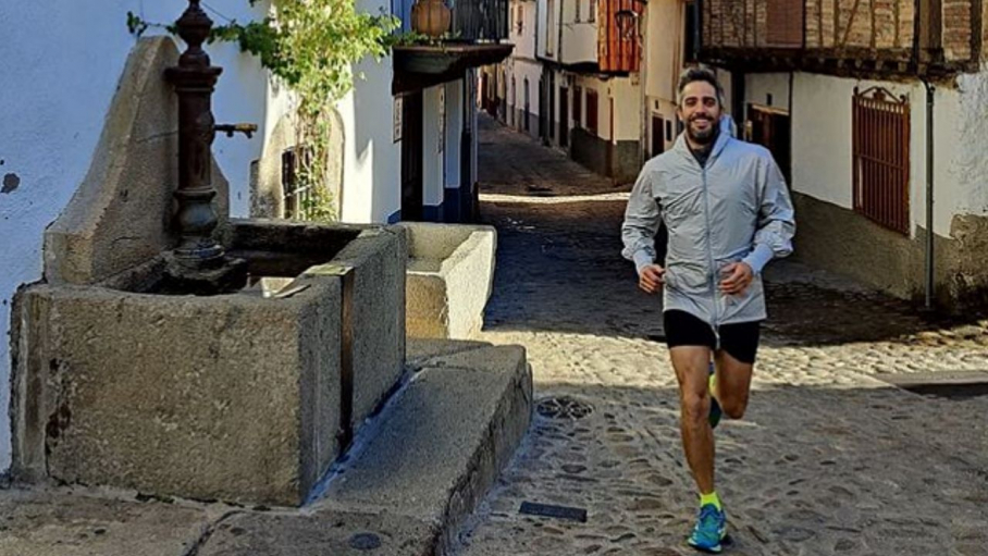  Roberto Leal haciendo deporte por las calles de Hervás  Roberto Leal haciendo deporte por las calles de Hervás | Instagram @robertolealg