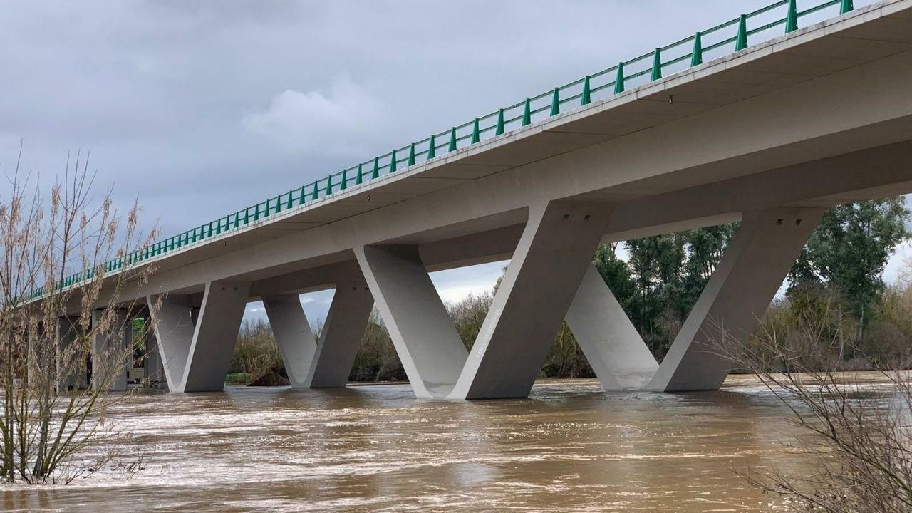 El puente de la Ronda Sur ya ha soportado situaciones de lluvias intensas