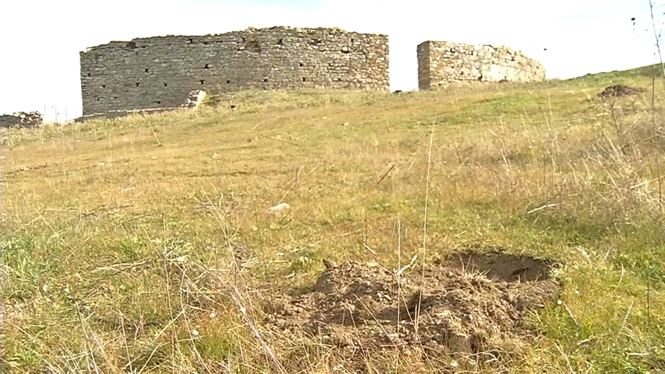 La mayoría de los agujeros, una veintena, están en la zona del Teatro Romano de Regina