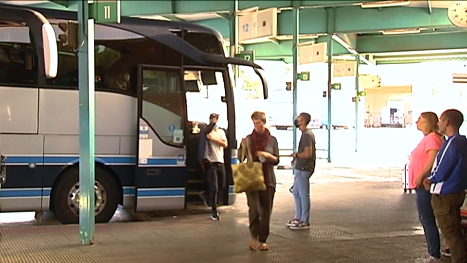 Extremadura estudia limitar la gratuidad del transporte en bus a determinados colectivos y a las rutas regionales