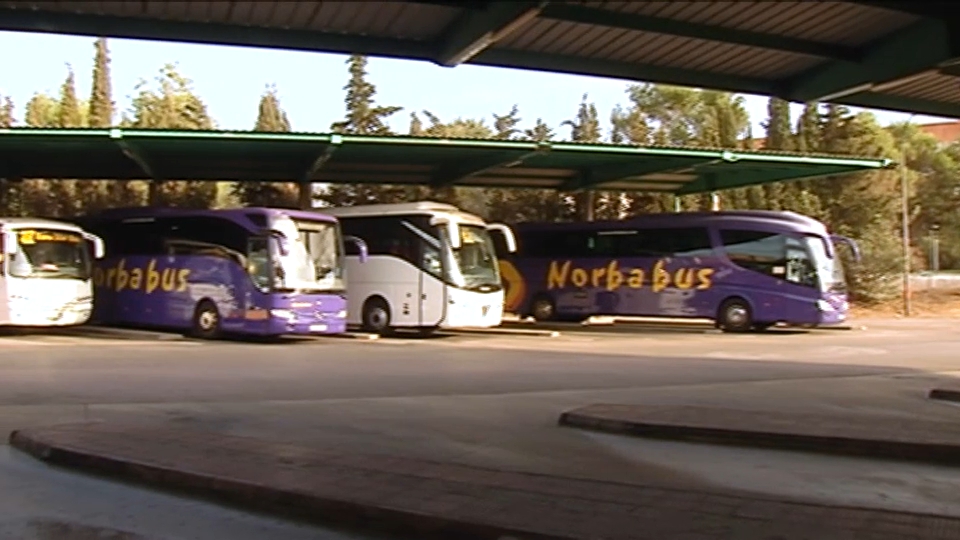 Extremadura estudia limitar la gratuidad del transporte en bus a determinados colectivos y a las rutas regionales