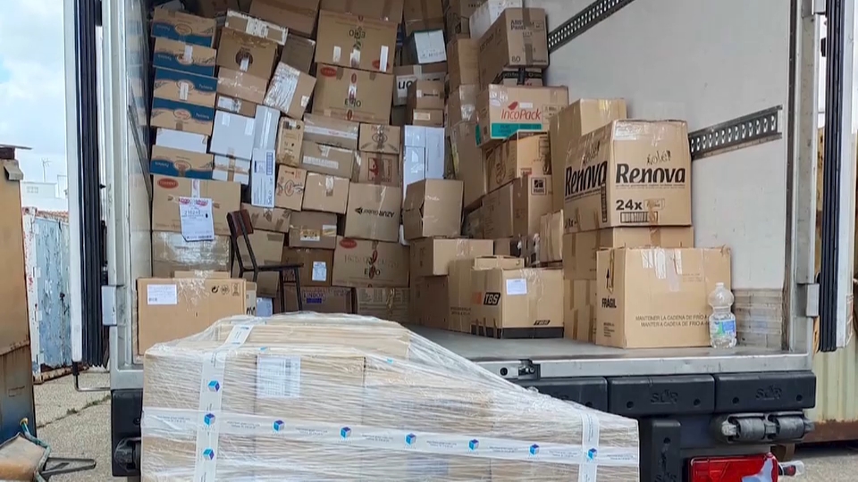 Camión cargado con ayuda humanitaria para Ucrania