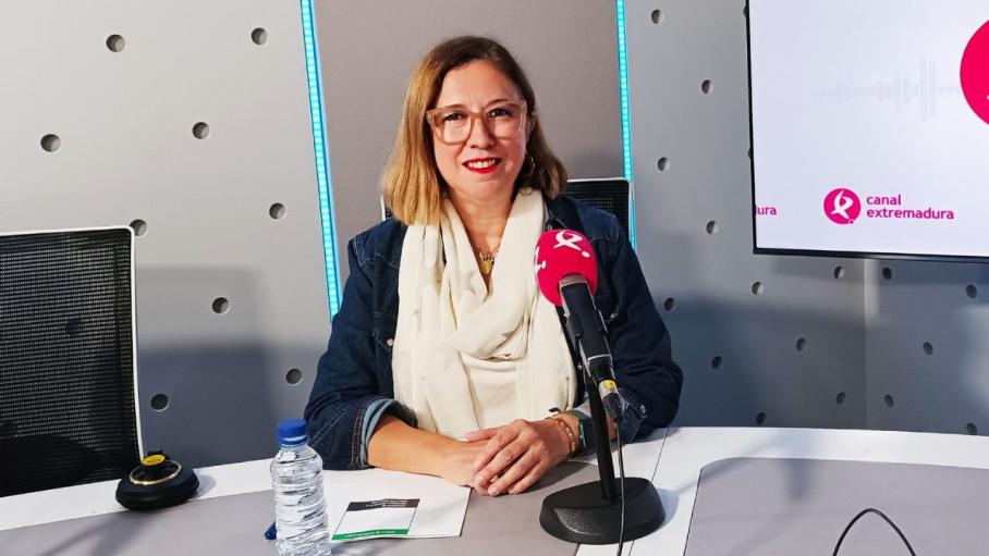 La consejera de Agricultura, Mercedes Morán, en los estudios de Canal Extremadura Radio de Mérida