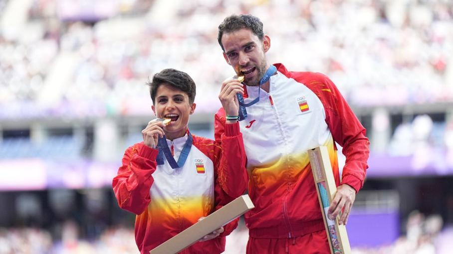 María Pérez y Álvaro Martín Uriol celebran el oro conseguido en los Juegos de París