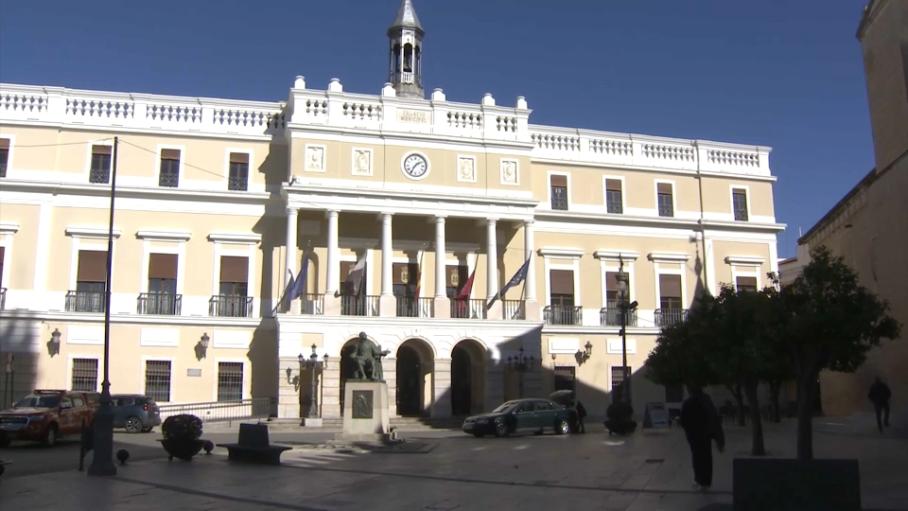 Colectivos de mujeres o sociales acompañan al Ayuntamiento de Badajoz en el acto institucional con motivo del 8M