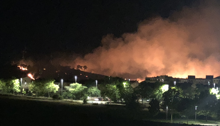 Incendio en el Cerro de los Pinos de Cáceres