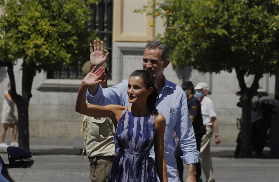 Felipe VI y Letizia, de visita en el centro de Sevilla