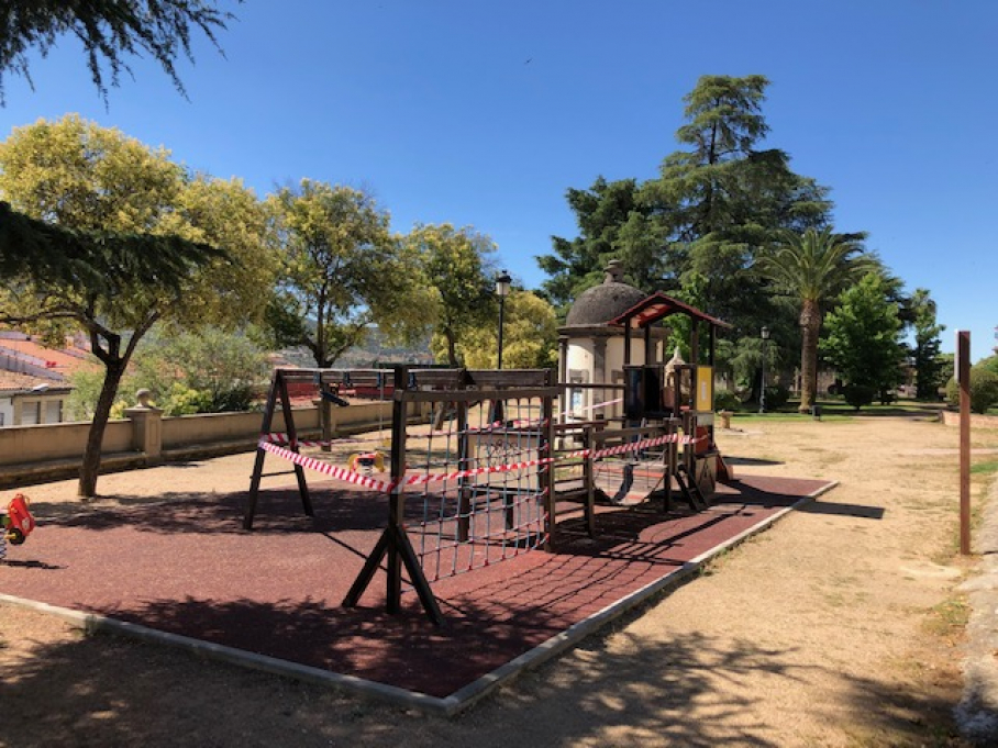 Un parque de Plasencia, precintado durante la pandemia