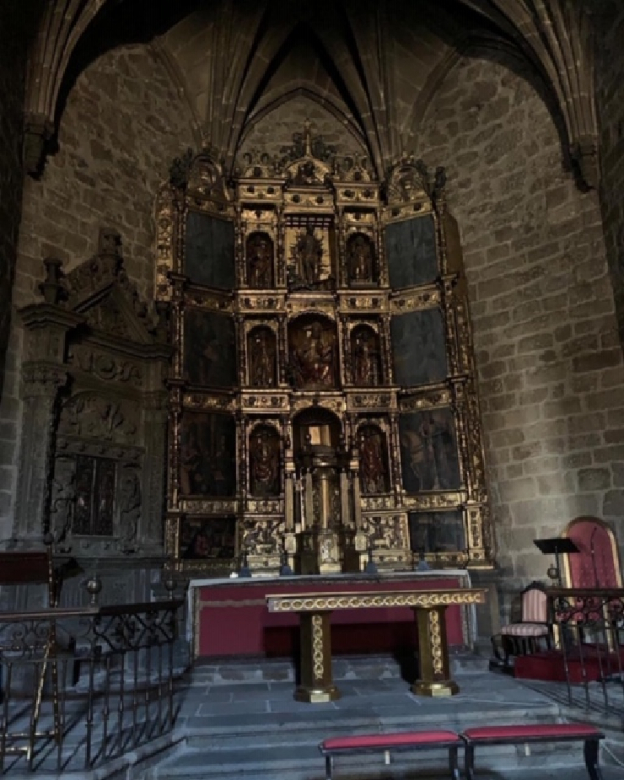 El retablo del Divino Morales afectado por el fuego.