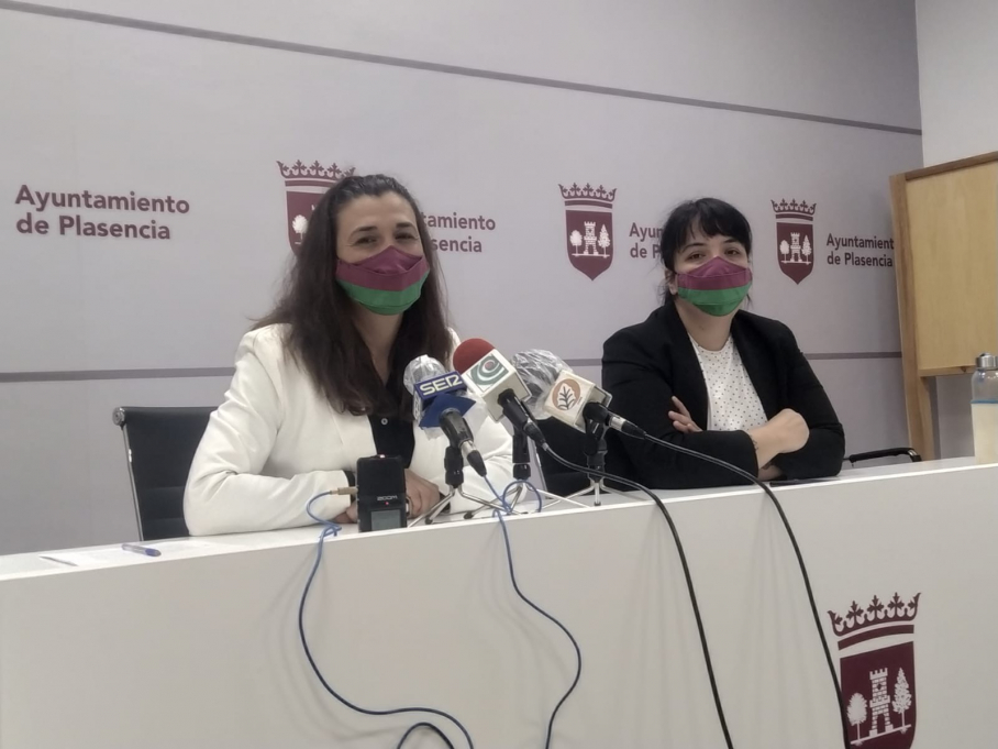 Las portavoces de Unidas Podemos, Mavi Mata y Elena Mejías, comparecen ante los medios.