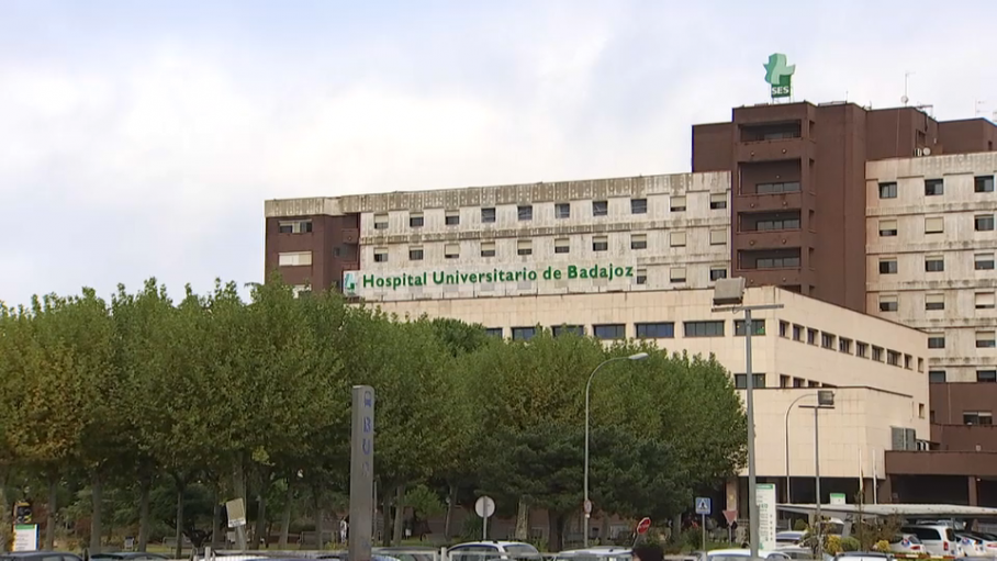 Fachada del Hospital Universitario de Badajoz 