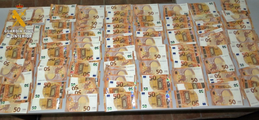 Dinero intervenido por la Guardia Civil