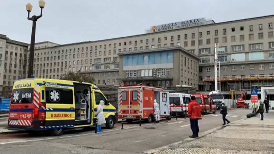 Hospital de Lisboa colapsado y con ambulancias haciendo cola a la entrada