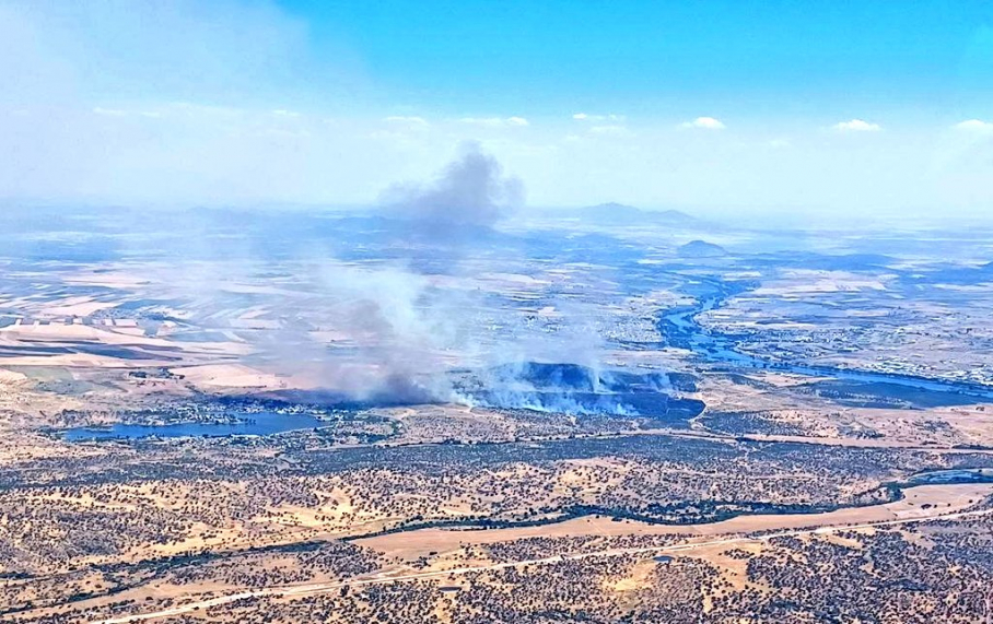Imagen del incendio capturada desde el helicóptero Halcón