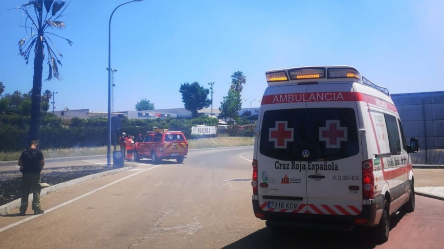 Vehículo de la Cruz Roja desplazado al incendio
