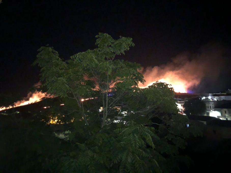 Incendio en el cerro de La Buitrera