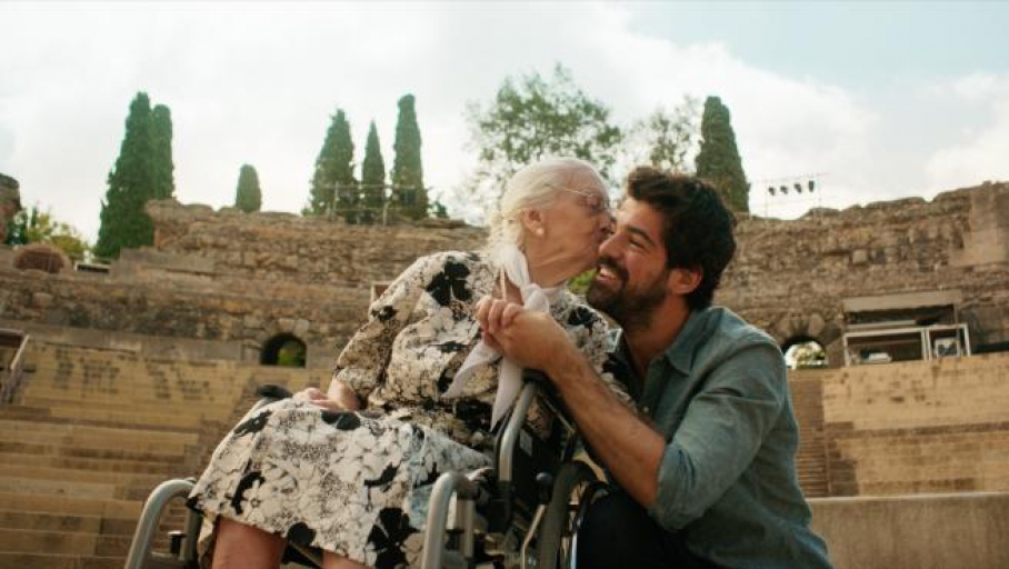 El actor Miguel Ángel Muñoz, junto a su 'tata' emeritense