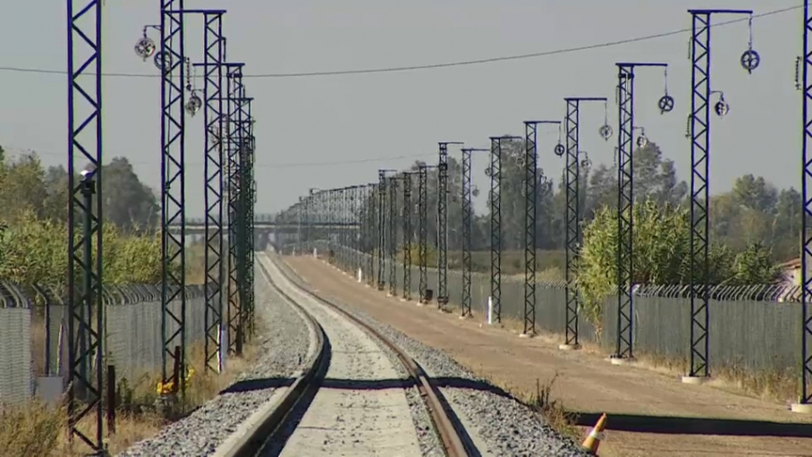 Tramo de Alta Velocidad entre Badajoz y Plasencia, a la altura de La Garrovilla.