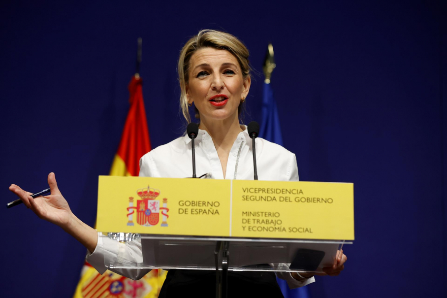 La vicepresidenta segunda y ministra de Trabajo y Economía Social, Yolanda Díaz comparece en rueda de prensa para informar de los asuntos tratados en la primera reunión de diálogo social sobre el Salario Mínimo Interprofesional (SMI)