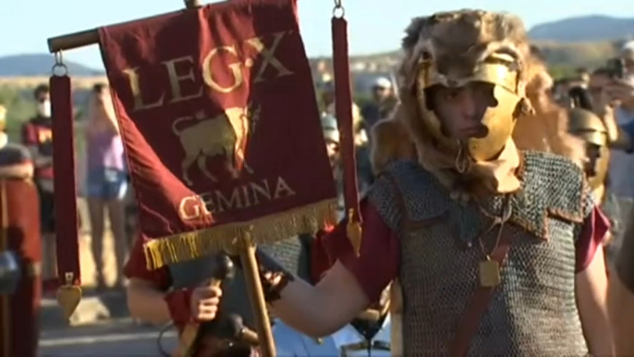 Desfile de soldados romanos para inaugurar Emerita Lvdica