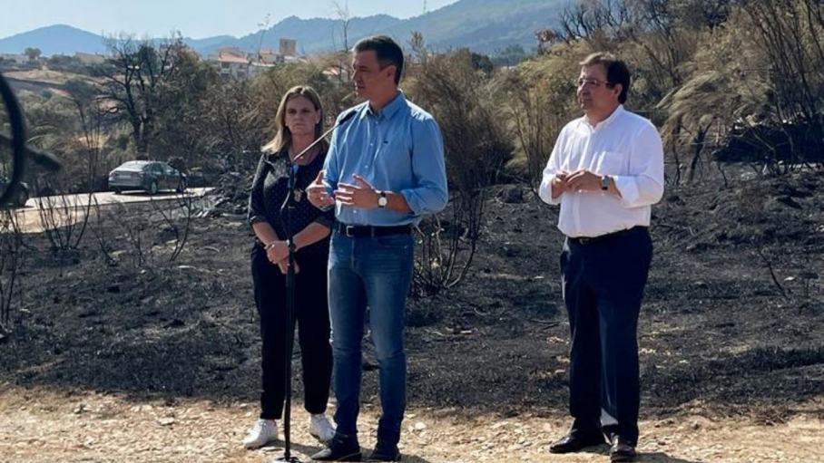 Pedro Sánchez, compareciendo junto a Guillermo Fernández Vara y Yolanda García Seco