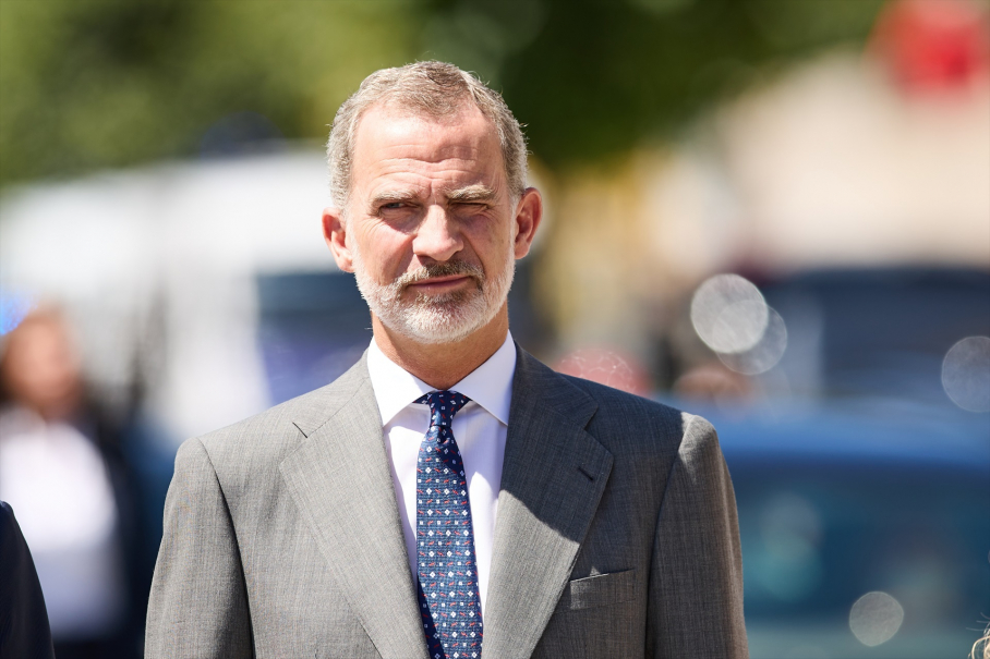 El Rey Felipe VI, saluda a su llegada al homenaje a Miguel Ángel Blanco, a 10 de julio de 2022, en Ermua, Vizcaya, Euskadi