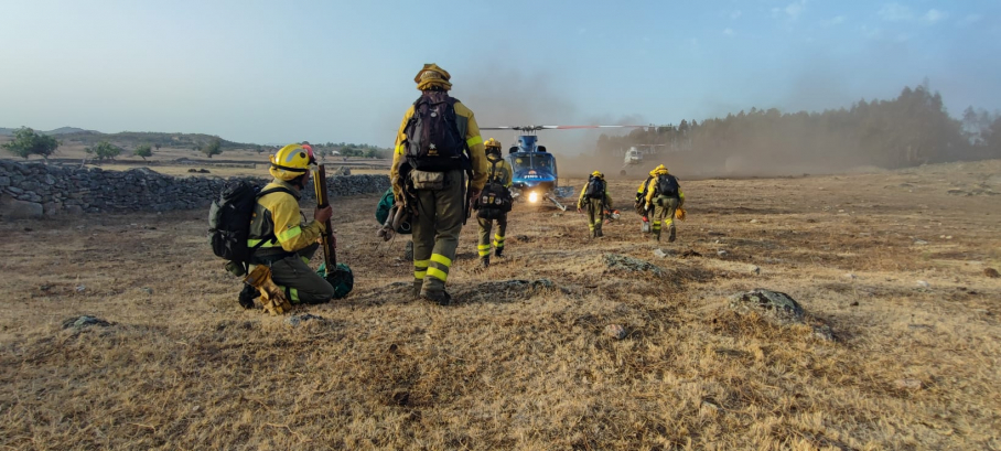 Bomberos forestales en Valencia de Alcántara