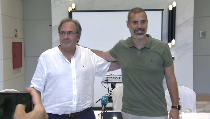José Manuel Sánchez y Adrià Alonso en la presentación del técnico
