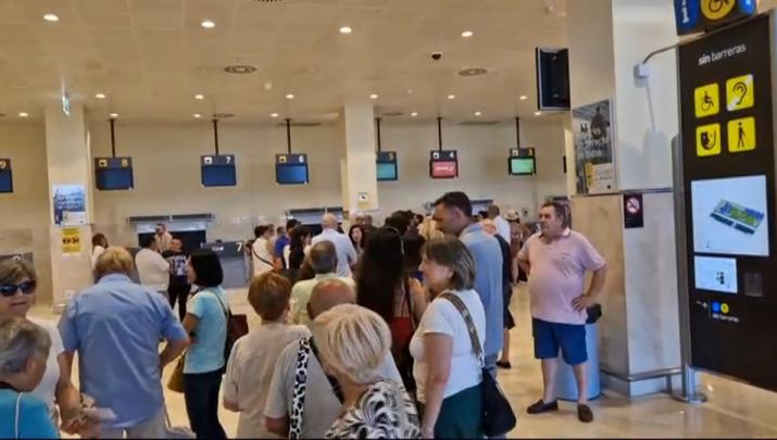 Indignación en el aeropuerto de Badajoz