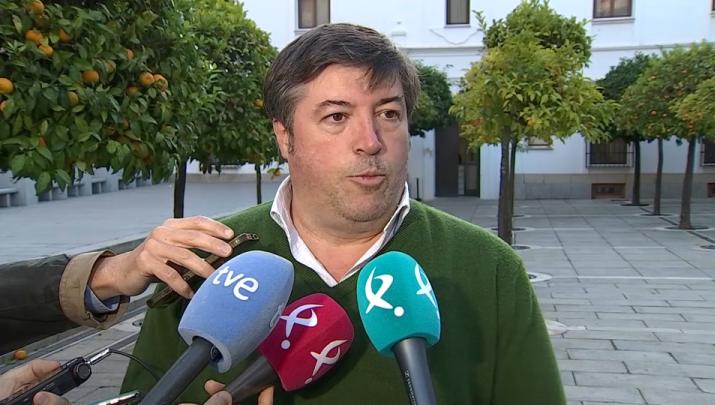 Vox Extremadura pide la dimisión de Gallardo, David Sánchez y Pedro Sánchez